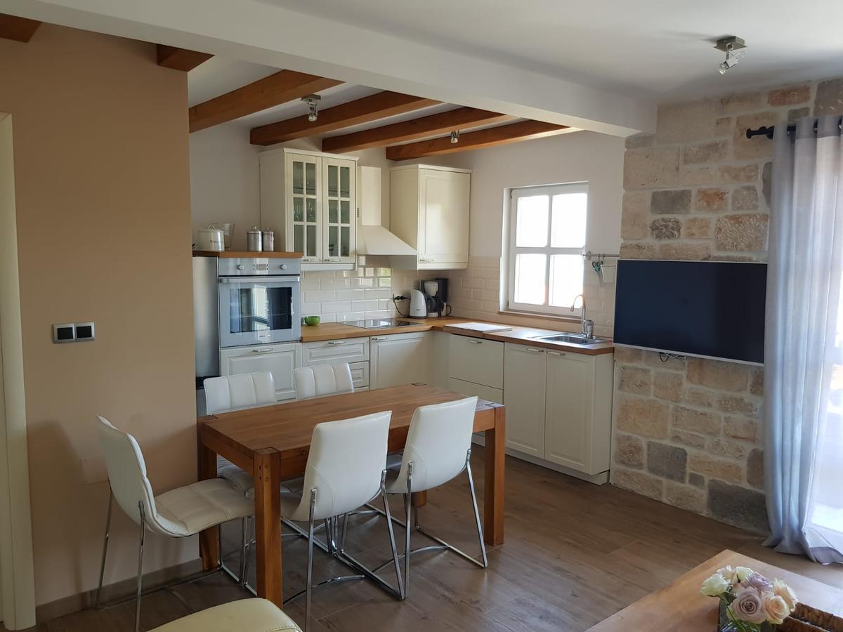 Apartments Lolita Бол Экстерьер фото