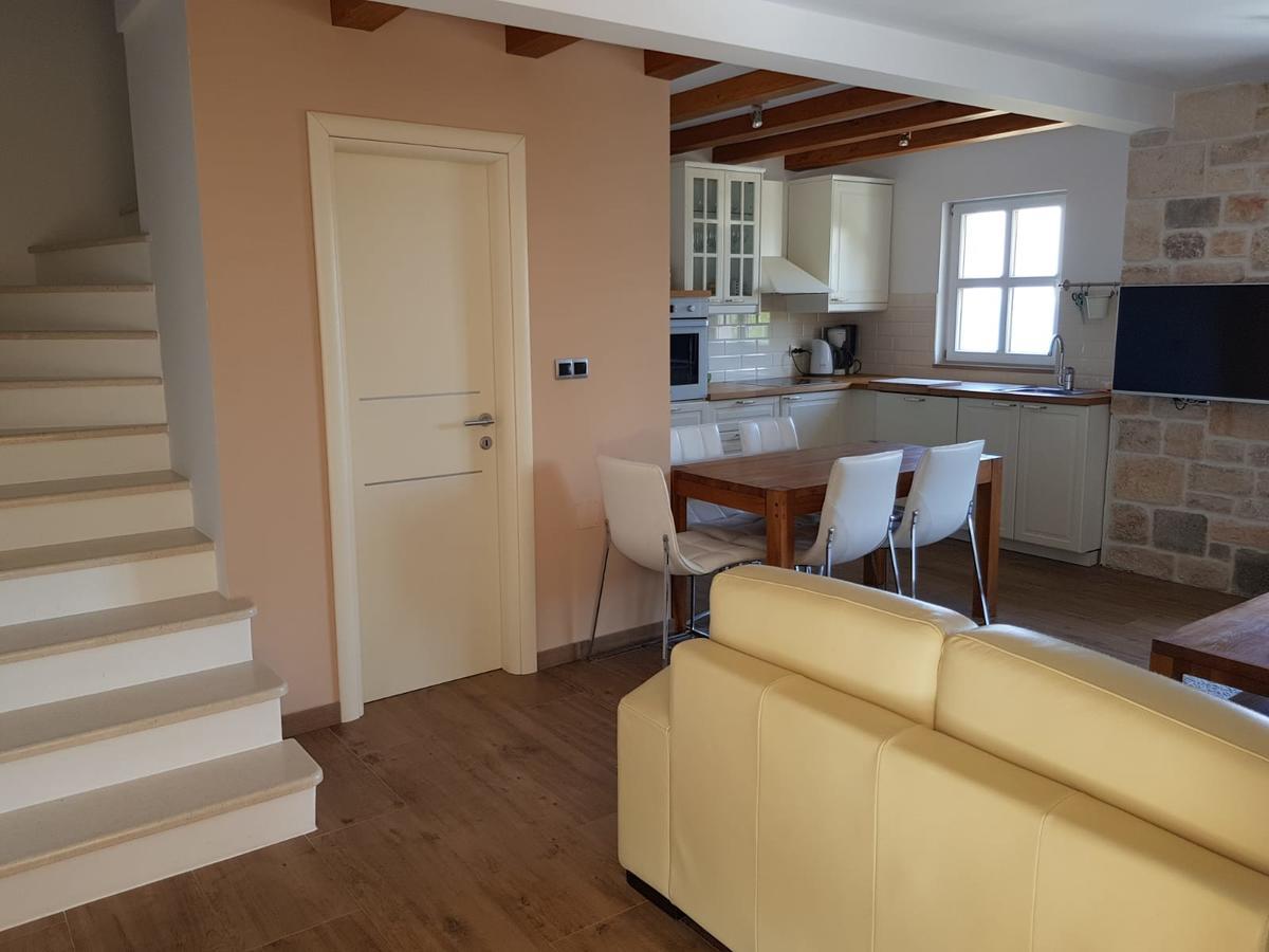 Apartments Lolita Бол Экстерьер фото